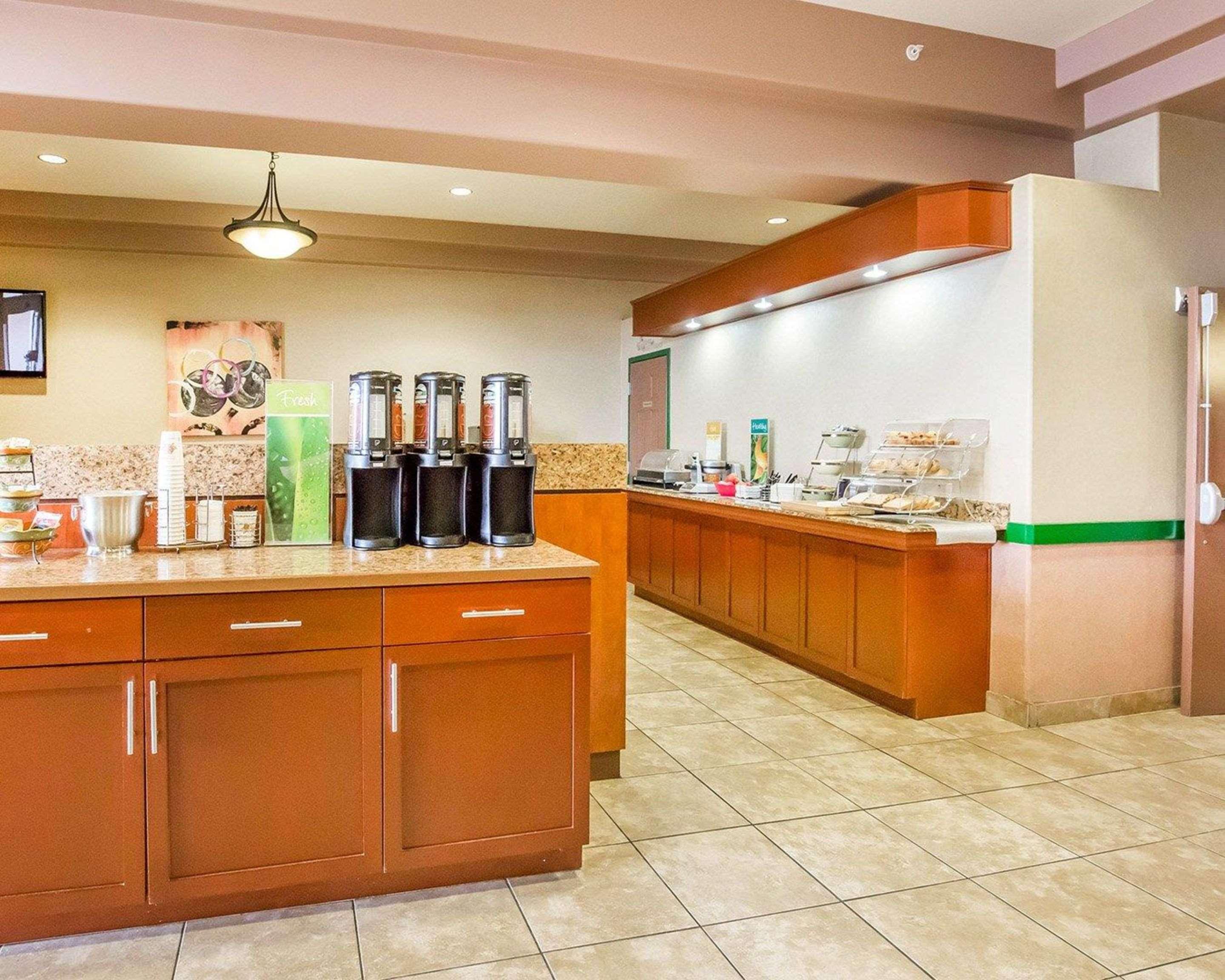 Quality Inn&Suites Lethbridge Extérieur photo