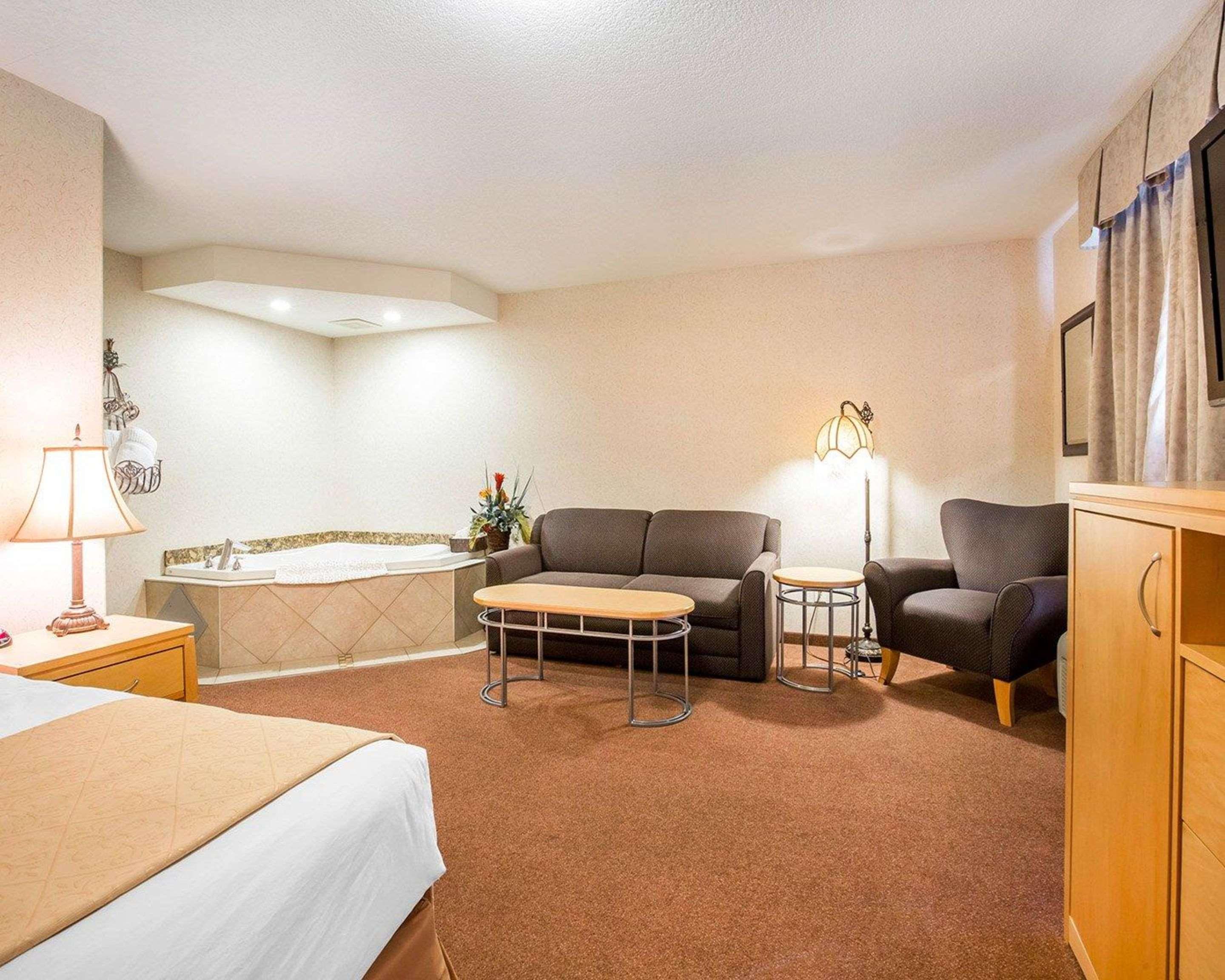 Quality Inn&Suites Lethbridge Extérieur photo