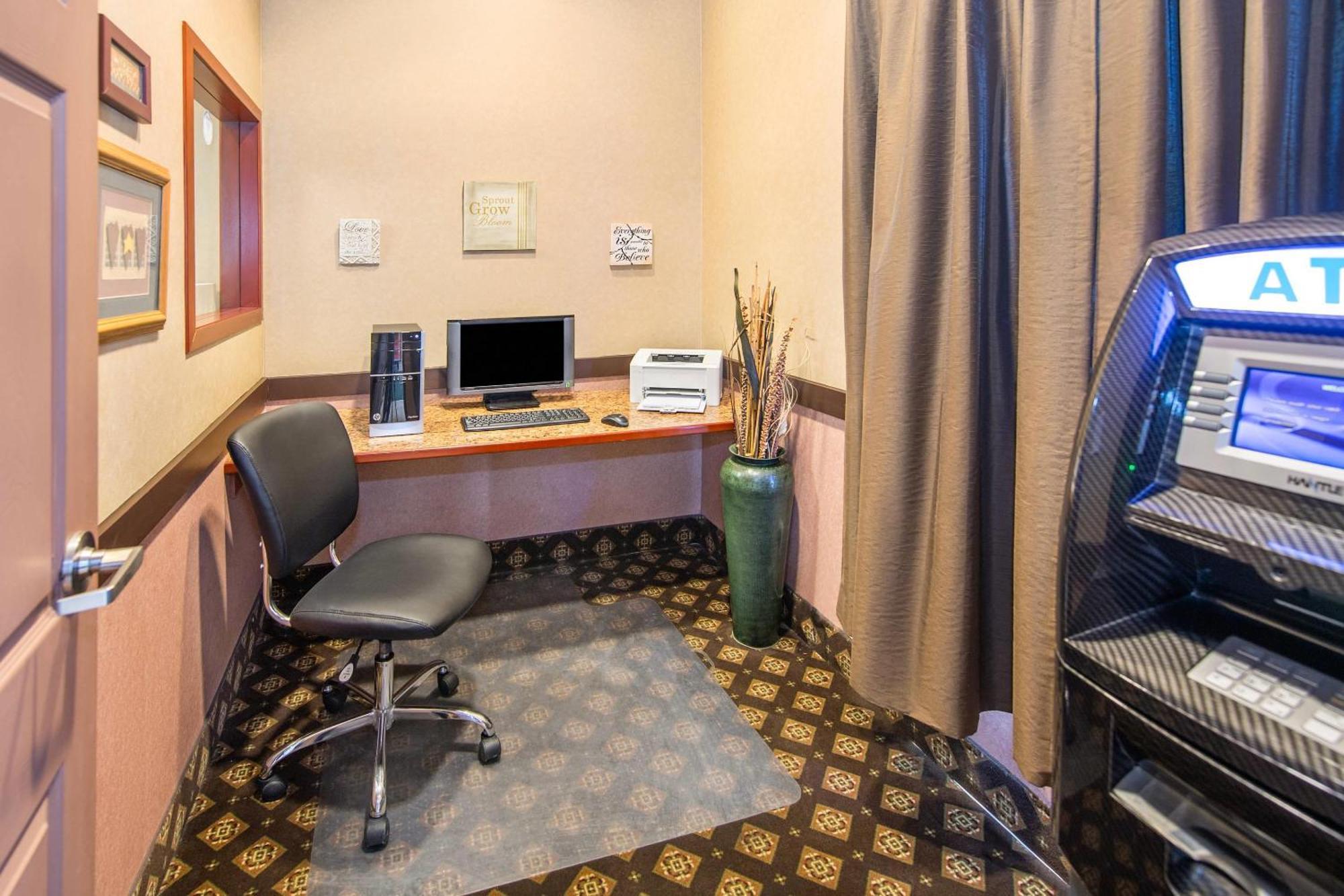 Quality Inn&Suites Lethbridge Extérieur photo