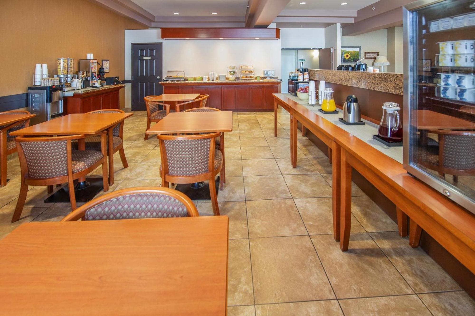 Quality Inn&Suites Lethbridge Extérieur photo