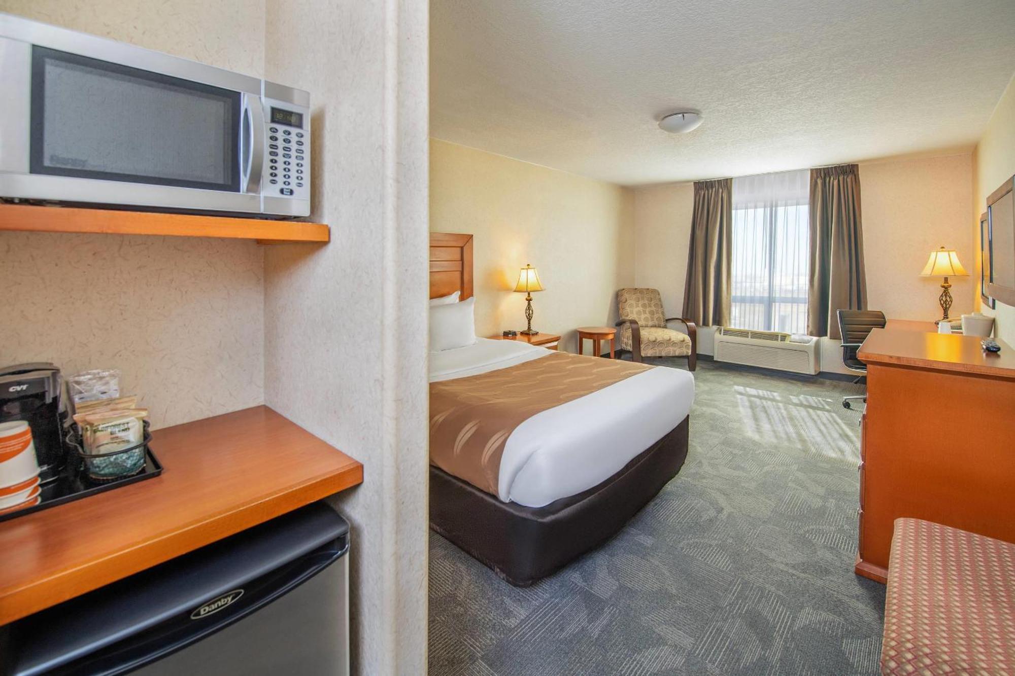 Quality Inn&Suites Lethbridge Extérieur photo